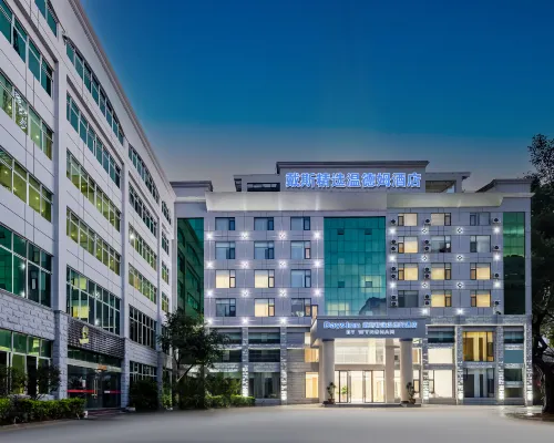 Days Inn by Wyndham Guangzhounan Railway Station Hotels in Guangnan