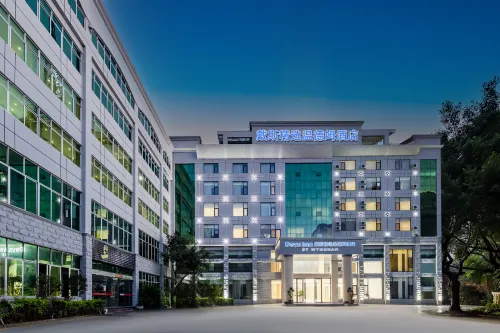 Days Inn by Wyndham Guangzhounan Railway Station Hotels in Guangnan