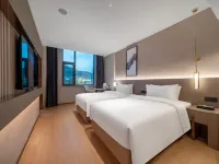 Lavande Hotel (Ganzi Batang Branch, National Highway 318) Hotels in Batang