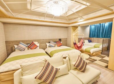 ファミリーダブルルーム(ベッドルーム4室)(禁煙) ホテルバリアンリゾート新宿グランピング店 - 大人限定の写真