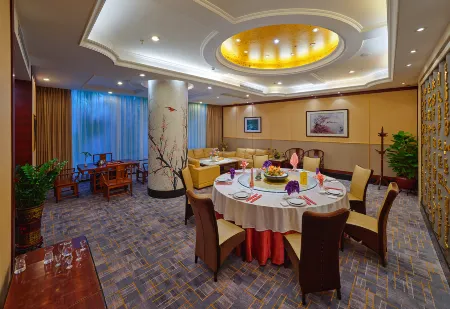 Fangzhong Holiday Hotel Отели рядом с достопримечательностью «Fuyuan Youye»