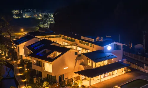 Tingjian·BuZhiZhou Brandy manor wild luxury private soup Homestay (Jinzhai Branch)