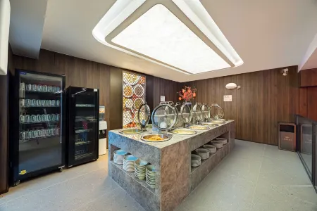 Lansu International Hotel (Hangzhou Xixi Impression City Branch) Отели рядом с достопримечательностью «Zhejiang University of Science and Technology»