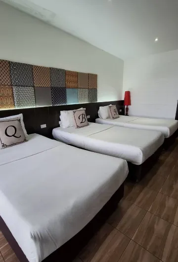 ห้องสามท่านระเบียงใหญ่