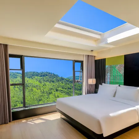SFEEL Designer Hotel (Jiuzhaigou Valley Scenic and Historic Interest Area Tourist Center)