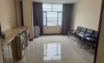 Pinshang Express Chain Hotel (Dongxing Guomen Port)