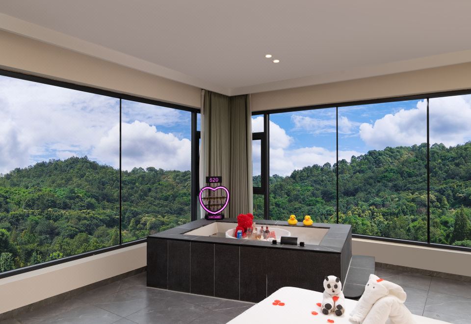 Qingcheng Mountain Wuyou Yuanzi Hot Spring Hotel