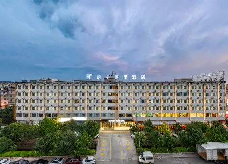 Kunming Mingyu Licheng Hotel (Shijicheng Dadu Branch) Отели рядом с достопримечательностью «Kunming University»