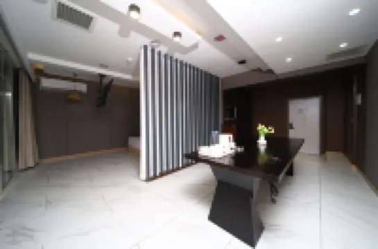 Linfen Xinhai Yuexin Hotel (Shenglong International Pingyang Plaza)