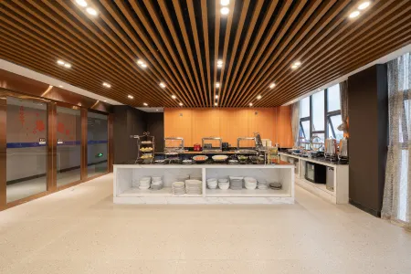 GOLDEN DIAMOND HUANZHU HOTEL（ZOO BRANCH） Отели рядом с достопримечательностью «Guangxi Technological College of Machinery and Electricity»