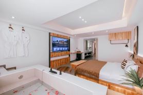 One night hotel (Leshan High speed Railway Station)