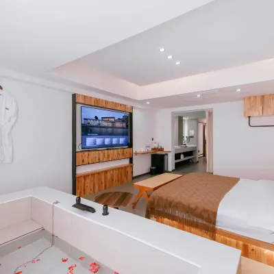 One night hotel (Leshan High speed Railway Station) Hotels near Leshan Railway Station