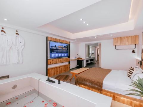 One night hotel (Leshan High speed Railway Station)