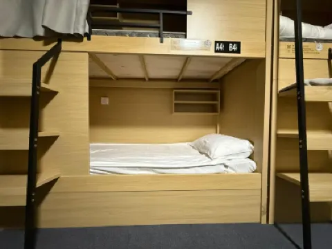 Ala Tau Guest House โรงแรมใกล้Almaty Television Tower