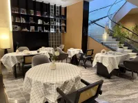 Four Seasons Hotel - breakfast