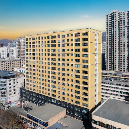 Ease Hotel (Xining Railway Station Xinqian International Plaza)