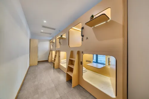 Z-Designer BERPUNKDESIGNCINE Exclusive Capsule Hotel