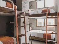 روميتس بيتش هوستل كانغو باي إني في هوسبيتاليتي Hotels near شاطئ بيراوا (Berawa Beach)