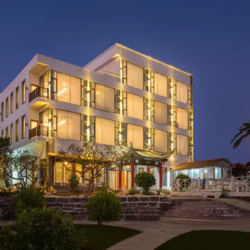 Weizhou Island Haishangju Seaview Hotel Отели рядом с достопримечательностью «Moon Square»