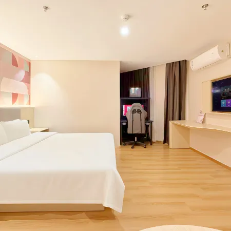 Qingye E-sports Homestay (Heyuan Asia's First High Fountain Wanlong City)
