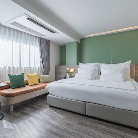 The Akyra Bangkok 11 Отели рядом с достопримечательностью «Станция экспресс-поезда Makkasan»
