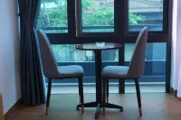 Four Seasons Holiday Hotel