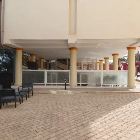 SALLY BEACH HOTEL YENNE