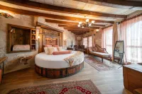 Divan Cave House