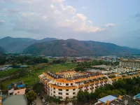 Echarm Hotel (Yuxi Xinping Gas Flower Street Branch) - Mountain view