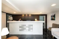 Yoosabai Hostel And Guesthouse - Pensionat