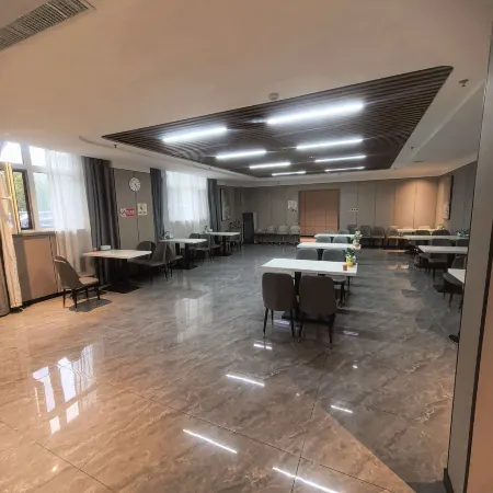Dehui Qiantang Elegant Restaurant Business Hotel