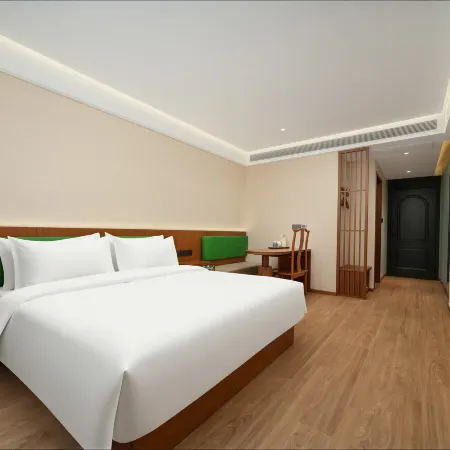 Qingdao Shisantang Courtyard House Hotel (Taidong Pedestrian Street Beer Museum)