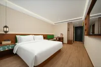 Qingdao Shisantang Courtyard House Hotel (Taidong Pedestrian Street Beer Museum) - Airport Shuttle