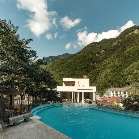 Anji Qingshi Shang · Cave Hot Spring Homestay