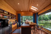 Yili Black Bee Manor Eco Hotel - Mountain view