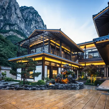Maple Grove Inn (Baquanxia Store)