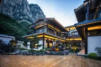 Maple Grove Inn (Baquanxia Store) - parking