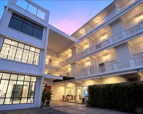 Excel Hotel Bangkok Suthat寺附近的飯店