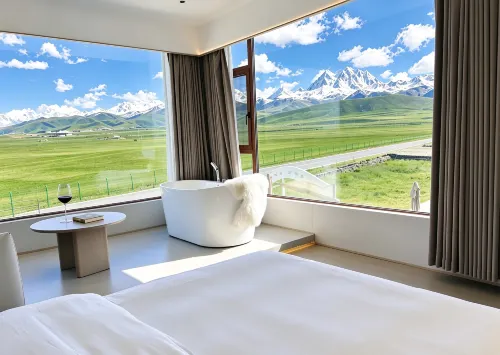 Skarl Homestay in Kangding City (Ta Gong Grassland Store) - Balcony