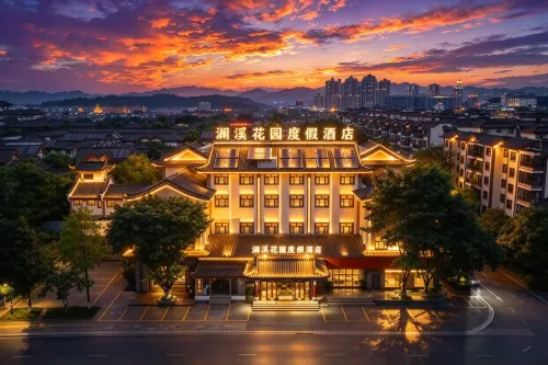 Lanxi Garden Resort Hotel (Chuxiong Yi Ancient Town Scenic Area) - parking