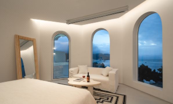 Miyue · Shenzhen Blue and White Saint Island Cliff Hot Tub Boutique Stay