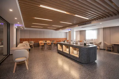 Qingmu Platinum Hotel (Fuyang Yaoban Suning Plaza) Отели в г. Лиян