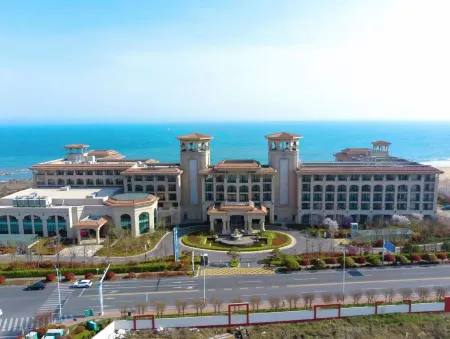 Qingdao Golden Beach LUXURY BLUE HORIZON Hotel Отели рядом с достопримечательностью «Tangdao Bay Coastal Park»