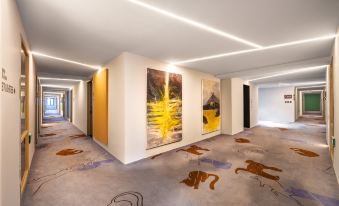 Guoshi Hotel (Dalian Donggang Business District Harbour Plaza Subway Station)