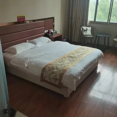 Dongsheng Hotel (Yinshan Avenue) Hotels near Yinshan Square