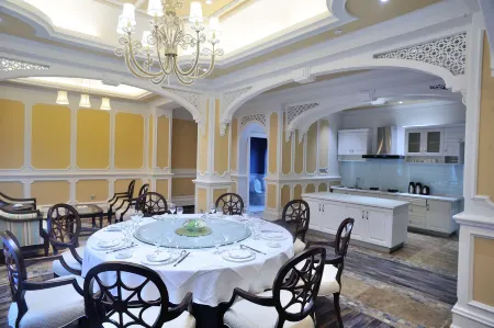 Emperor Boutique Hotel (Shangqiu Shenhuo Avenue) Отели рядом со станцией Shangqiu Railway Station