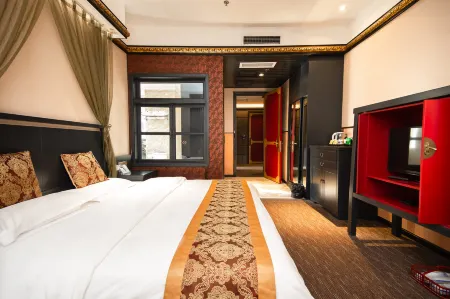 Blue and White Porcelain Hotel Отели в г. Цзыгун