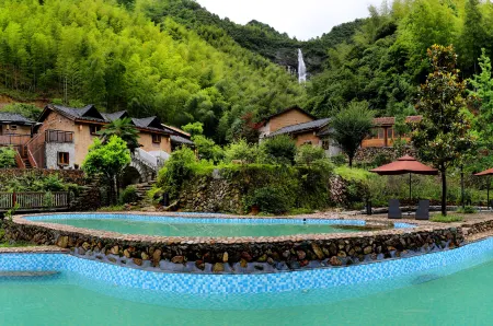 Floral Hotel · Quzhou Yueming Cangwu Hotel  (Ziweishan National Forest Park Branch) Отели рядом с достопримечательностью «Dragon Gate Conyon»