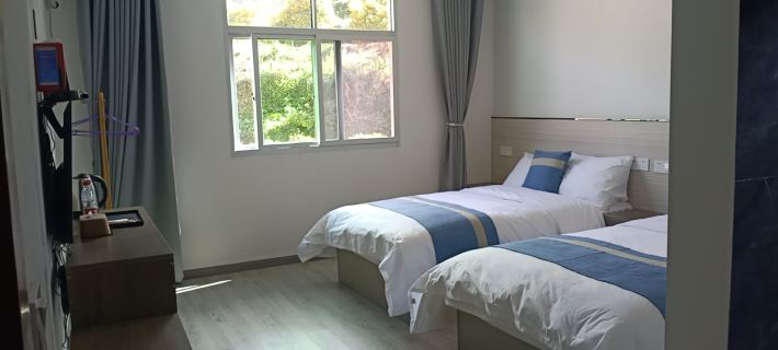 Lakeside Yajujuku Hotels in Zhouning