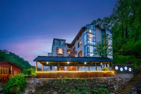 Moxi Homestay (Laojunshan Cloud View cableway store) Отели рядом с достопримечательностью «Ji Guan Cave»